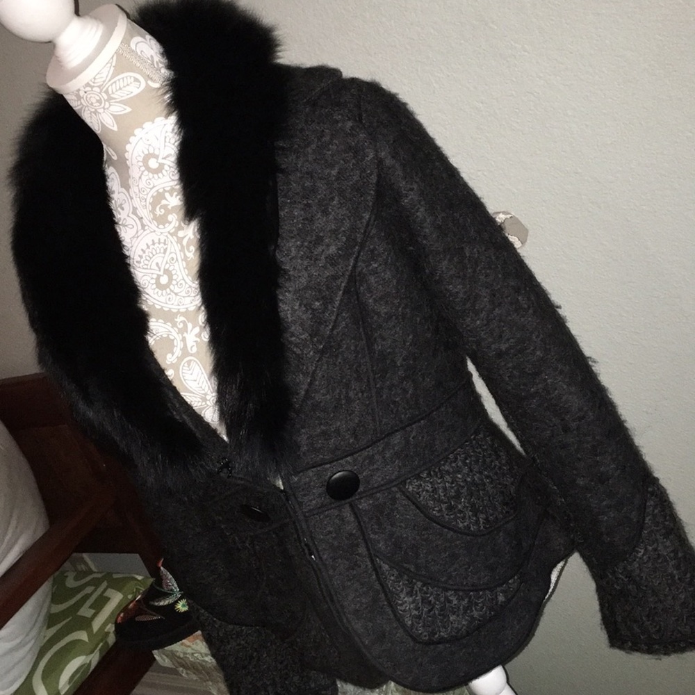 Neiman Marcus FOX FUR Collared Coat - Picture 3 of 8